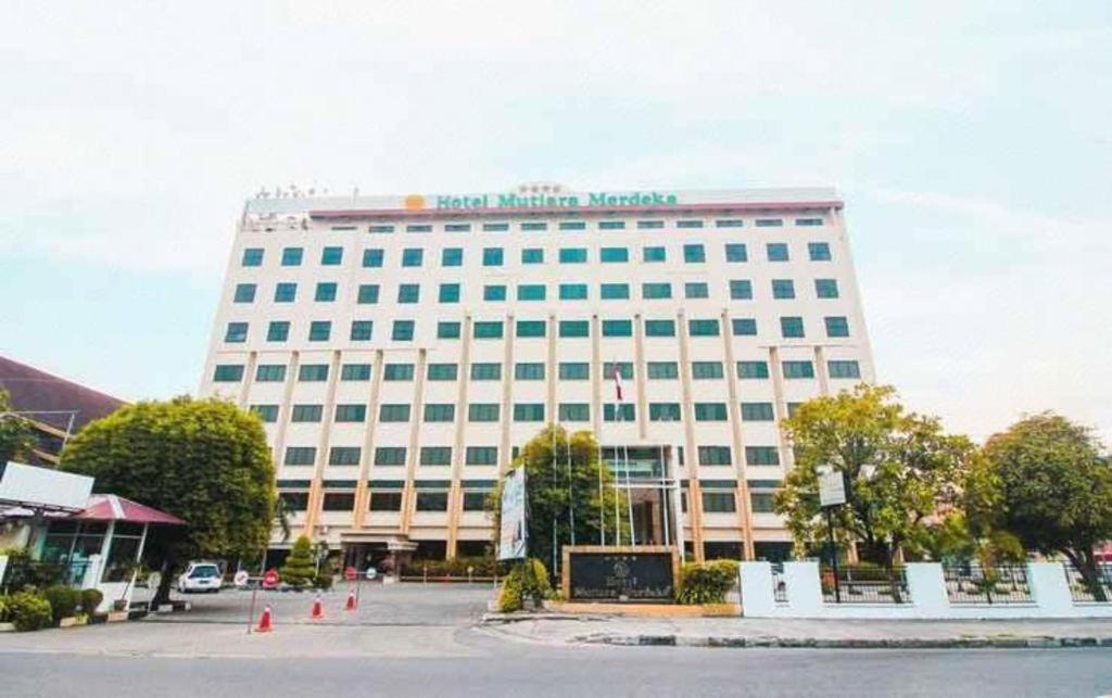 Mutiara Merdeka Hotel Pekanbaru Exterior photo